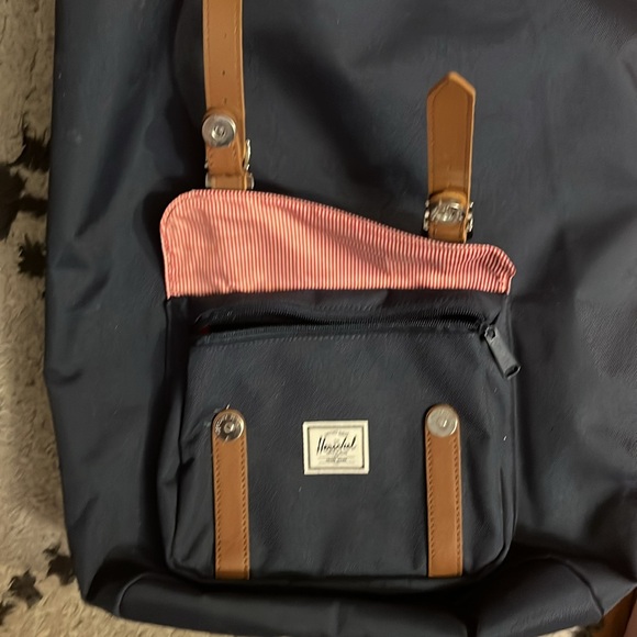 NWT Herschel Little America Backpack in Navy Blue - Picture 5 of 8